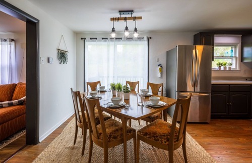 McArthur Casa | NEW Peaceful Countryside Full Kitchen Firepit Hike
