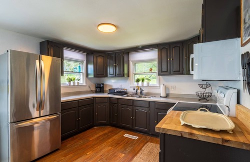 McArthur Casa | NEW Peaceful Countryside Full Kitchen Firepit Hike