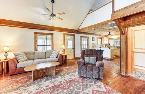 Tarpley Cabina | Fire Pit, Views: Peaceful Texas Hill Country Cabin