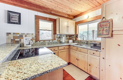 Tarpley Cabina | Fire Pit, Views: Peaceful Texas Hill Country Cabin