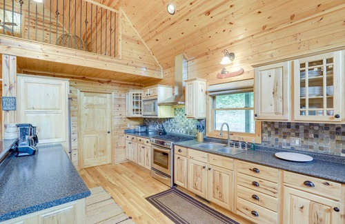 Burnsville Cabina | Fire Pit & Views: Picturesque Cabin in Burnsville!