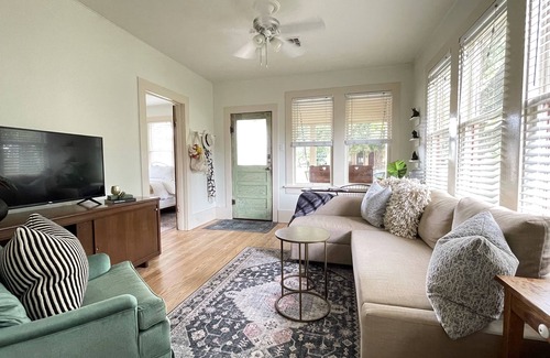 La Grange Casa | Fire Pit + Walk to Downtown Square + Sleeps 5