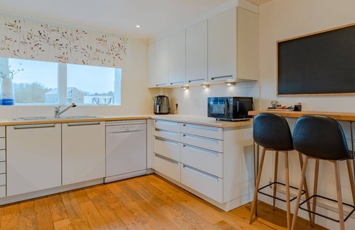 Cirencester Cabaña | Firecrest, Cotswold Water Park - sleeps 10 guests in 4 bedrooms
