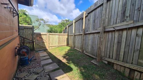 Kenton on Sea Apartamento | Firefly Cottage: Cosi nest tucked away in garden