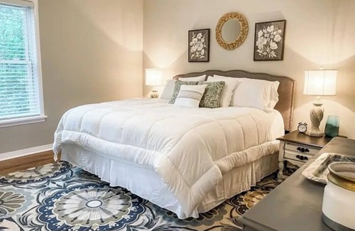 Columbia Otro | FIREFLY CREEK Charming 3-bedroom farmhouse in delightful Columbia