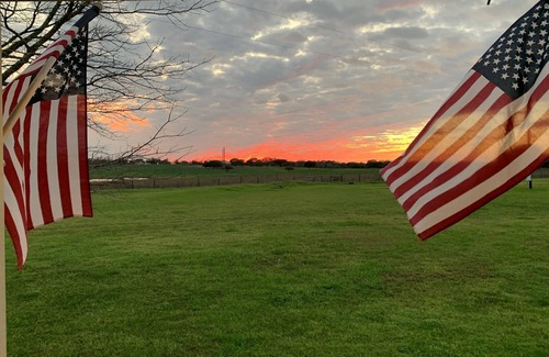 Brenham Cabaña | Firefly Farms - Country Guest Cottage