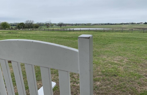 Brenham Cabaña | Firefly Farms - Country Guest Cottage
