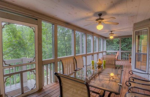 Blairsville Cabina | Firefly Lake House by Escape to Blue Ridge