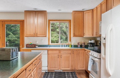 Mayfield Apartamento | Firefly Lodge! Boardman River! Hot Tub! Woodstove!