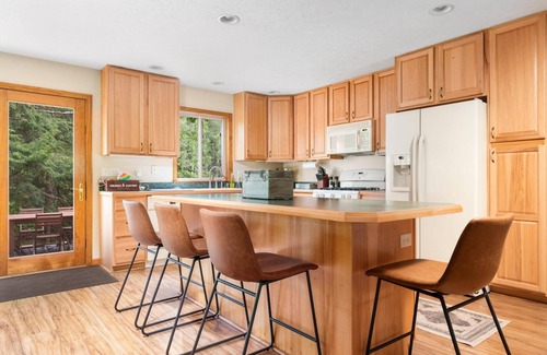 Mayfield Apartamento | Firefly Lodge! Boardman River! Hot Tub! Woodstove!