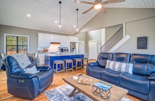 Helen Cabina | Firefly Mtn Retreat - Amazing Mountain Views and Family Entertainment