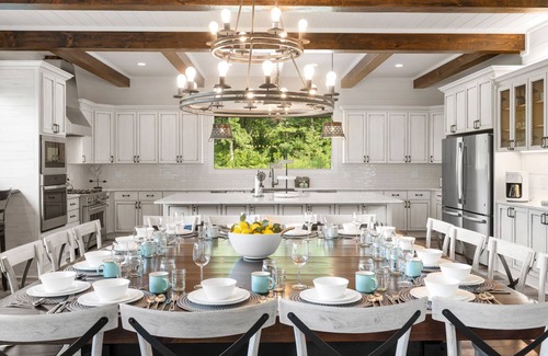 Gatlinburg - Pigeon Forge Casa | Firefly Mtn Retreat ~ Luxury 4BR Pool Cabin in The Summit at Bluff Mountain
