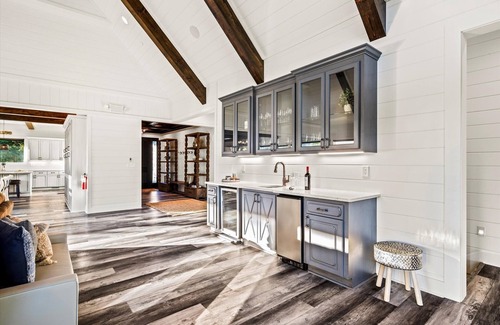 Gatlinburg - Pigeon Forge Casa | Firefly Mtn Retreat ~ Luxury 4BR Pool Cabin in The Summit at Bluff Mountain