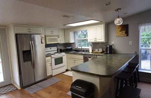 Unaka Cabina | Firefly Retreat~3-bedroom cabin in fabulous Murphy with AC, WiFi.