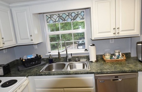 Unaka Cabina | Firefly Retreat~3-bedroom cabin in fabulous Murphy with AC, WiFi.