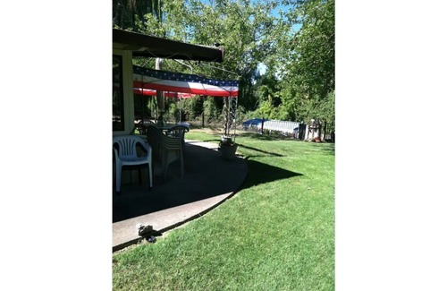 Lakeport Casa | Firepit, Clearlake, Lakeport CA, King bed Waterfront boat/dock Fishing.