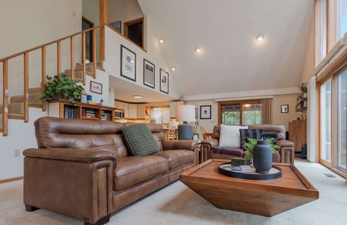 The Woods Chalet De Esquí | Fireplace, Fire Pit, Covered Porch & Resort Access