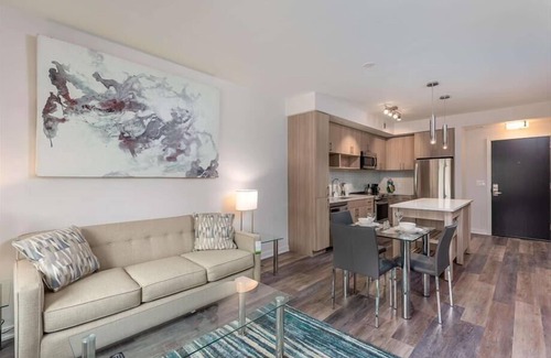 Reston Apartamento | Fireplace Lounge, Pool & Fitness Center | Near Lake Fairfax Park