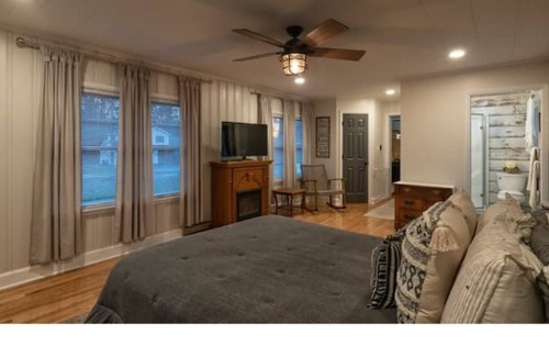 Niskayuna Casa | Fireplace | Patio | Parking