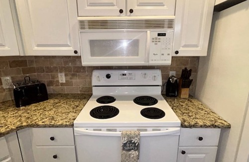 White Oak Lodge Apartamento | Fireplace Pool Table Pool Fitness Room