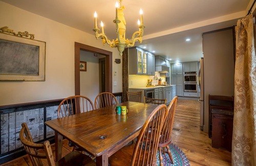Weston Casa | Scenic Weston Inn cerca de Okemo, Magic, Playhouses, Kinhaven y Monks. Chimenea, piscina y piano!