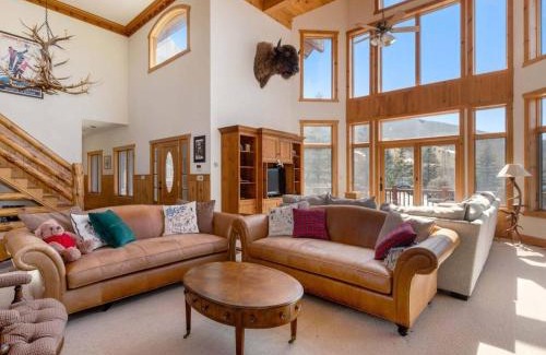 Windham Casa | Fireplaces, Home Theater, Ski-In Out Windham Lodge