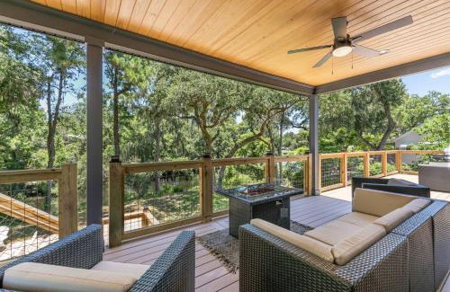 Middleburg Casa | Fireside at the Creek