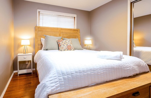 Elkhorn Casa | Fireside Charm on Strawberry Hill – A Tranquil Escape! Hot Tub, Pet Friendly