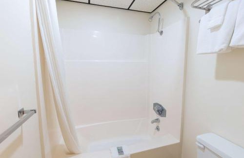 Bangor Hotel | Fireside Inn and Suites Bangor