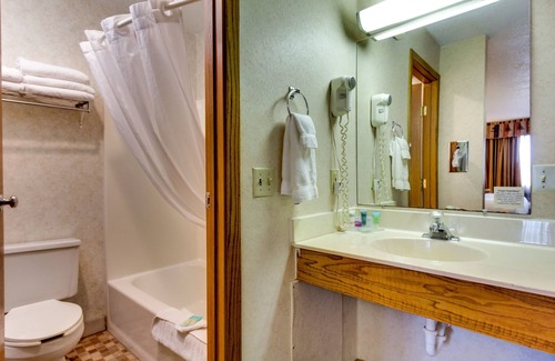 Devils Lake Hotel | Fireside Inn & Suites