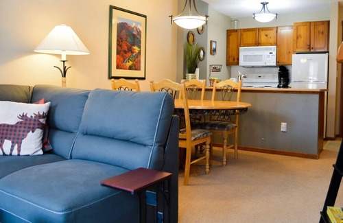 Sun Peaks Casa | Fireside Lodge #215 by Bear Country