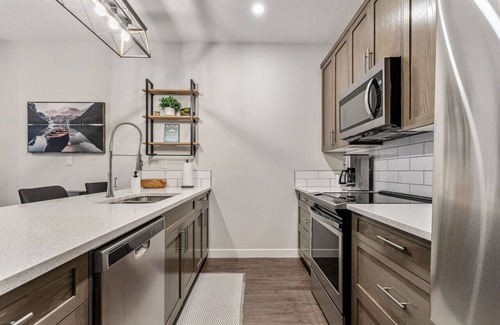 East Kootenay Apartamento | Fireside Oasis | Hot Tub | Fireplace | Hot Springs