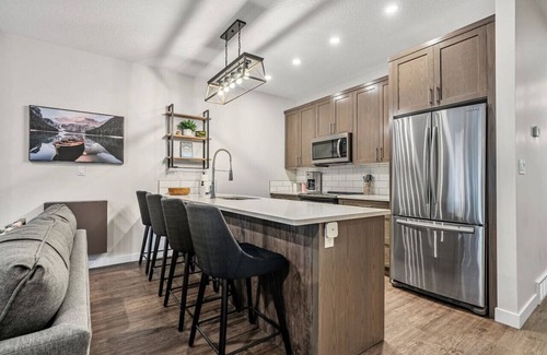 East Kootenay Apartamento | Fireside Oasis | Hot Tub | Fireplace | Hot Springs