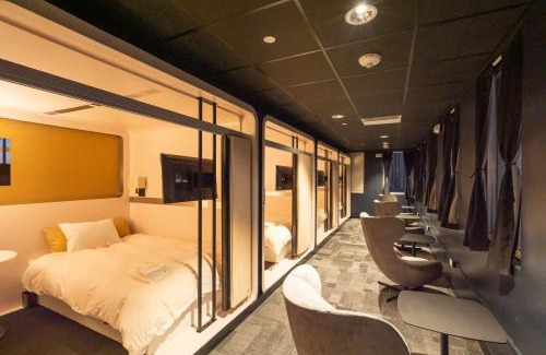 Waikiki Hotel | First Cabin International Hawaii