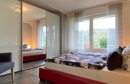 Zweifall Apartamento | Apartamento de primera clase con una hermosa vista, jardín de invierno, jardín y mucho más.