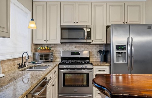 Bowling Green Condominio | First Class Comfort | 3BD & 2BA