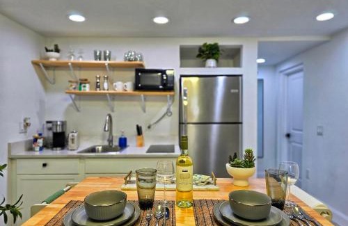 Town N County Park Apartamento | First Class Landing, 2BR, 7 TPA Airport, AC, Free Pkng, Wine, Fast Wi-Fi