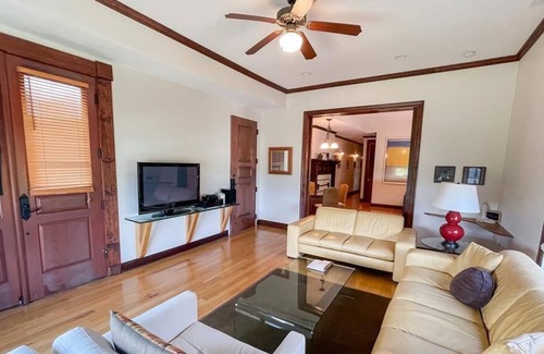 Admiral Estates Condominio | First Floor (2BR/BA) Beach Front Condominium
