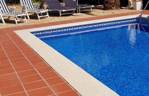 El Mas Fumats Apartamento | Apartamento en villa con piscina.