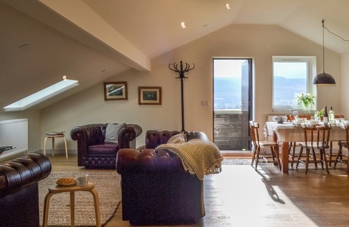 Aberdare Cabaña | 2 bedroom accommodation in Llwydcoed, Aberdare