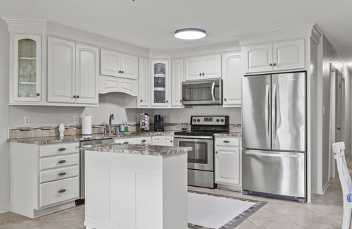 Emerald Isle Condominio | First Floor Coastal Comfort in Oceanfront Complex with 3 pools