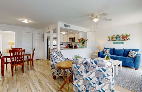Cinnamon Shore Condominio | First Floor Condo, Shared Pool and Grill, Boardwalk