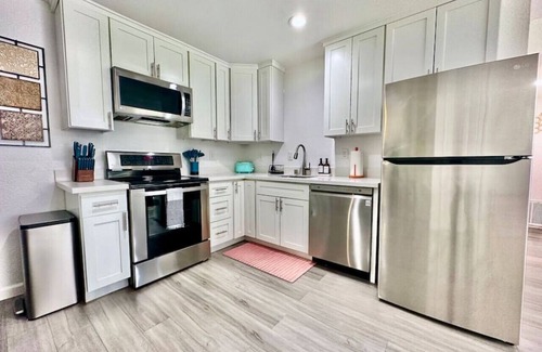 Downtown Sacramento Apartamento | First floor gated, central & remodeled apartment