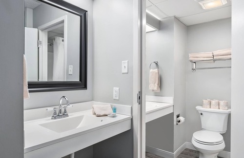 North East Hotel | First Floor Standard Deluxe King