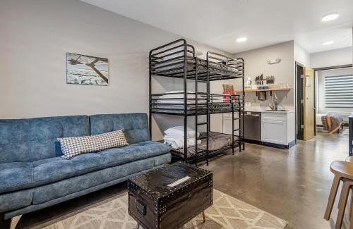 Pacific Hotel | First Floor Suite Near St Louis With Pool