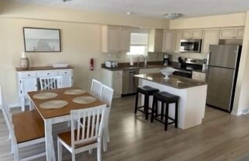 South End Condominio | First floor three bedroom, two full bath unit two blocks from the beach