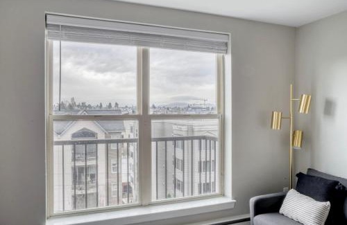 Yesler Terrace Apartamento | First Hill 1br w lounge gym rooftop SEA-696