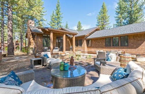 Truckee Casa | First Light Farmhouse- Hot Tub- Gourmet Kitchen- Premier Neighborhood