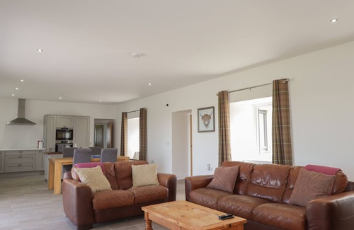 Nairn Casa | FIRTHVIEW, family friendly, with a garden in Auldearn