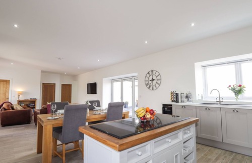 Nairn Casa | FIRTHVIEW, family friendly, with a garden in Auldearn